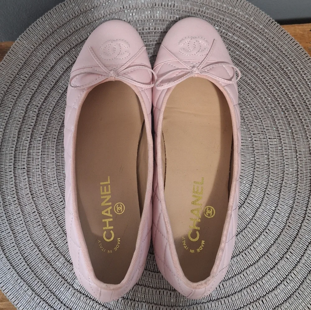 CHANEL Light Pink Quilted Leather Ballet Flats with Bow - Picture 4 of 10
